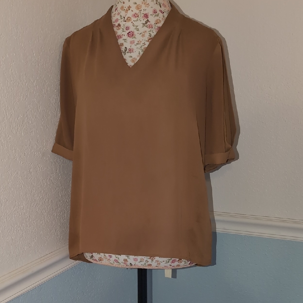 Elegant Brown Women's Top - Calvin Klein - Perfect For Fall! 🍂